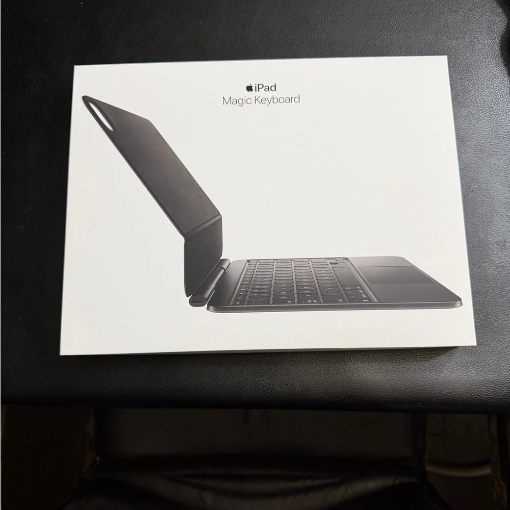Apple iPad Magic Keyboard in Black